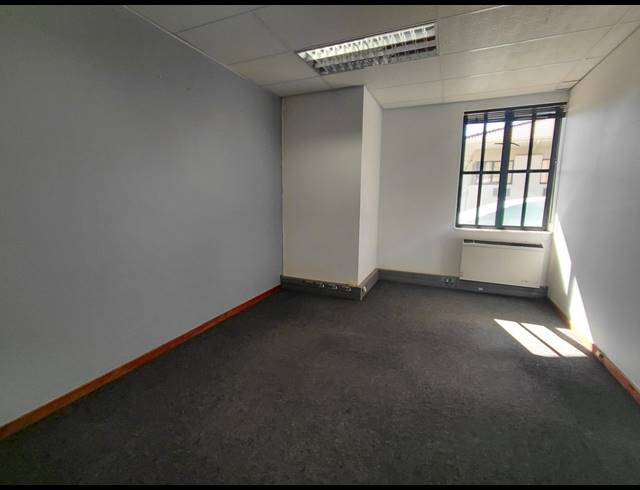 174M² OFFICE TO LET IN BRYANSTON